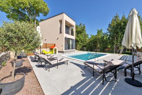 Villa Casa Ladonia, a stylish pool villa in Labin