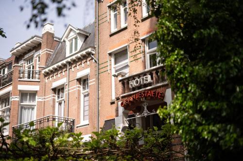 a hotel sign on the side of a brick building at Oranjestaete Boutique Hotel & Apartments in Nijmegen