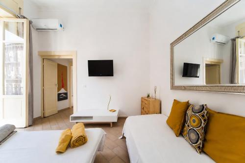Napoli Centro Suite - Duomo Apartment photo 6