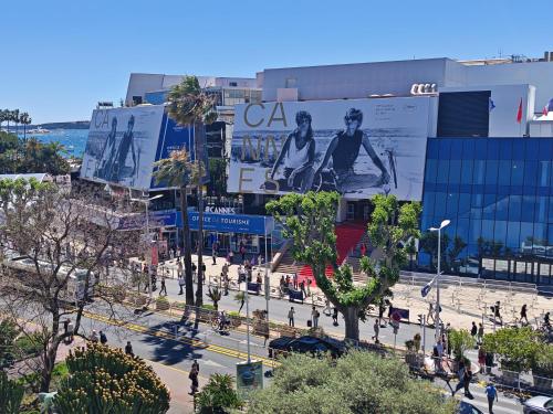 Cannes - Croisette - Direct facing Palais des Festivales - ID709 Square9