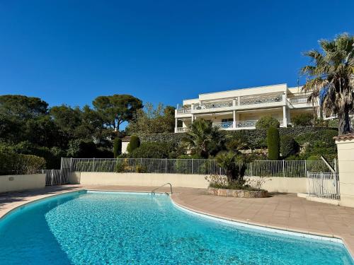 Les Palmiers de Santa Lucia - vue mer piscine Saint Raphaël