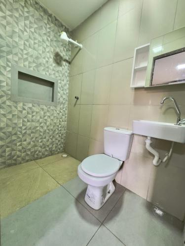 a bathroom with a toilet and a sink at Lazer Hostel in Barreirinhas