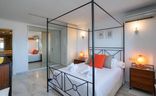 Holidays & Home Beachfront Complex El Coloso ,pools,parking Benalmadena Costa