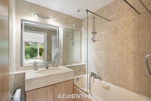 Azurenting - T2 Golden Gate - Piscine - Clim - Terrasse