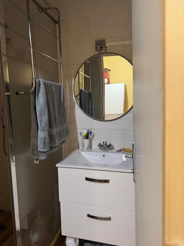 a bathroom with a sink and a mirror at Demane-bebbih in Étouars
