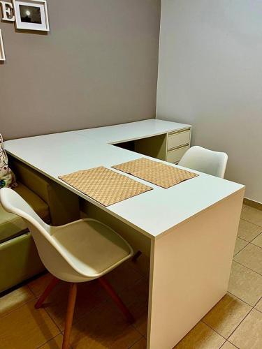 a white desk with a chair in a room at OLÍMPICO in Concepción del Uruguay