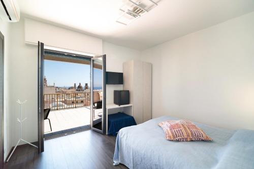 a bedroom with a bed and a balcony at La Quintessenza in Monopoli