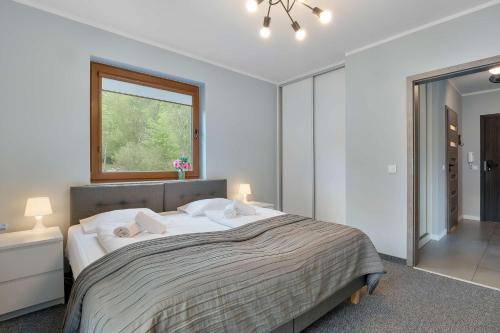 Cozy Apartment with Parking and Balcony by Noclegi Renters