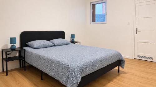 a bed with two pillows on it in a bedroom at Orléan 41 C centre-gare-aéroport in Charleroi