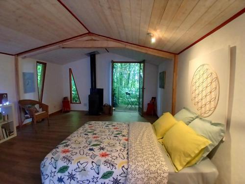 a bedroom with a bed in a room at Le Temple Ysambre in Malansac