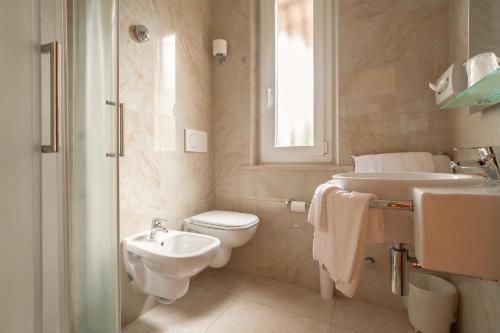 a bathroom with a toilet and a sink at Hotel Tirreno in Lavagna