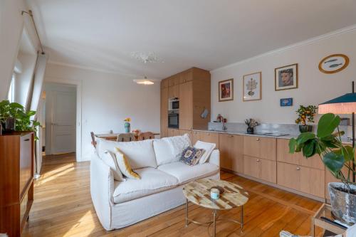 Charming 1BR Top Floor in Montmartre with Elevator