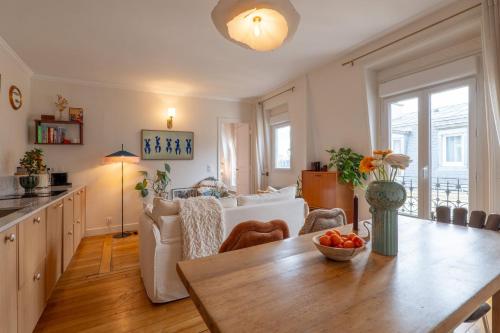 Charming 1BR Top Floor in Montmartre with Elevator
