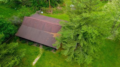 an overhead view of a house with a tree at Rustic Way in McArthur
