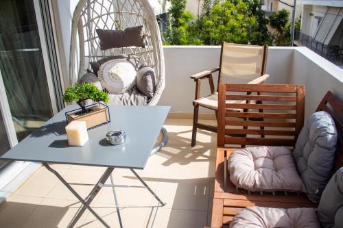 EMVI Cozy Seaside Apartment near Athens Airport