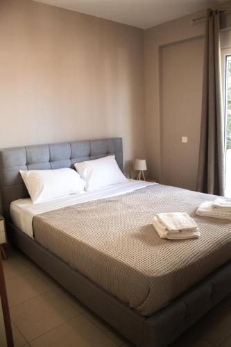 EMVI Cozy Seaside Apartment near Athens Airport
