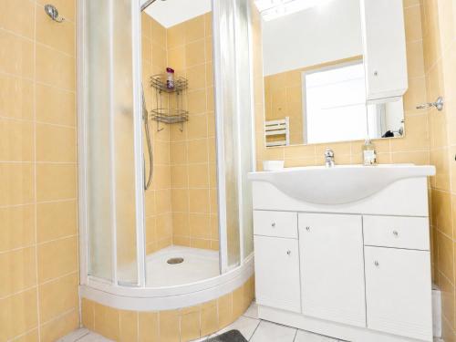 Charmant T2 à Sète avec garage privé - FR-1-472A-313