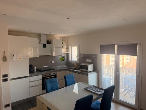 New, bright, cozy Florence apartment with view