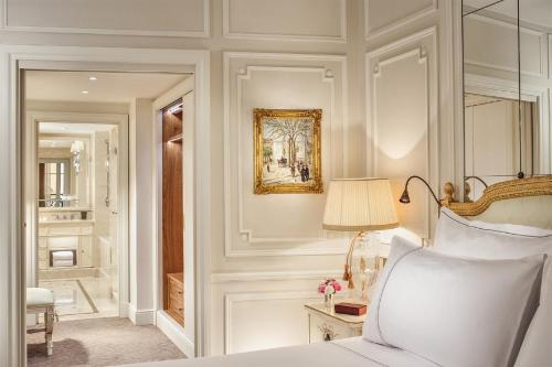 Ένα μπάνιο στο Hotel Splendide Royal Paris - Relais & Châteaux