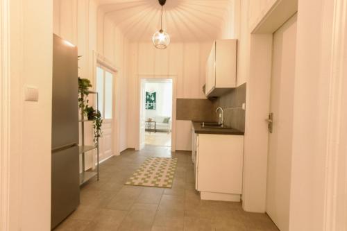 CityFlow Family Apartment