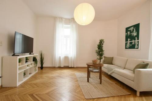 CityFlow Family Apartment