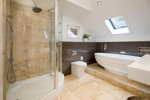 a bathroom with a tub and a toilet and a sink at Stuckgowan in Arrochar