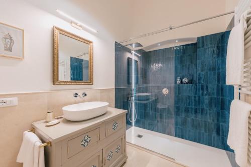 a bathroom with a sink and a shower at Dimora Dell'Erbe Apartments in Montepulciano