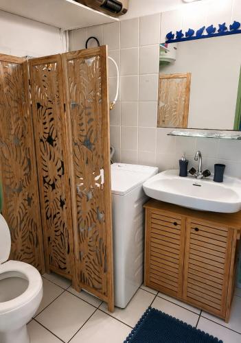 a bathroom with a toilet and a sink at Studio cosy à Bas-du-Fort in Le Gosier