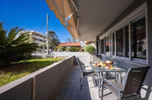 Athenean Riviera Posh Apartment
