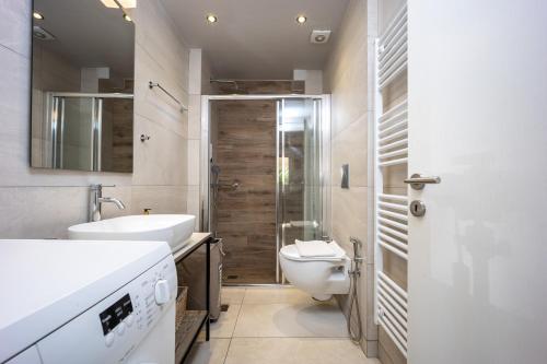 Athenean Riviera Posh Apartment