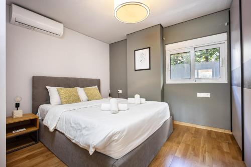 Athenean Riviera Posh Apartment