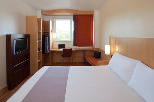 Кровать или кровати в номере Ibis Barcelona Mollet