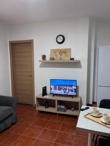 a living room with a flat screen tv on a table at El Isleño in Valverde