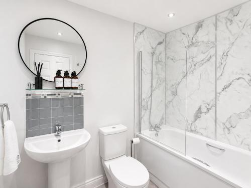 Boutique Townhouse - Sleeps up to 8 - Perfect for Families & Groups! photo 16