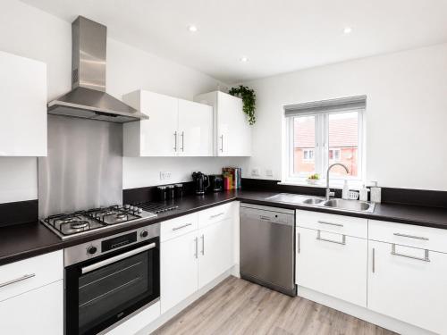 Boutique Townhouse - Sleeps up to 8 - Perfect for Families & Groups! photo 5