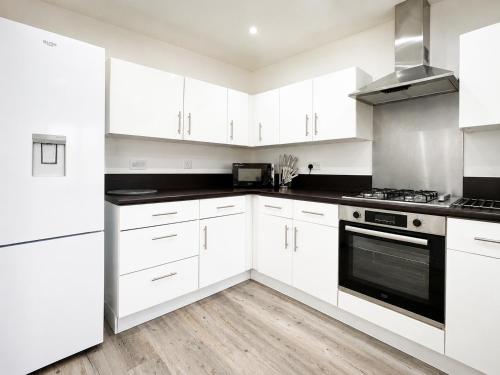 Boutique Townhouse - Sleeps up to 8 - Perfect for Families & Groups! photo 9