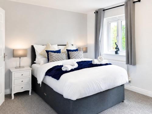 Boutique Townhouse - Sleeps up to 8 - Perfect for Families & Groups! photo 12