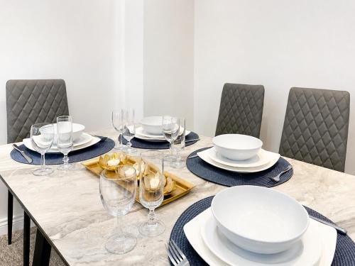 Boutique Townhouse - Sleeps up to 8 - Perfect for Families & Groups! photo 13
