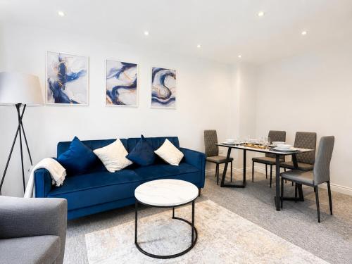 Boutique Townhouse - Sleeps up to 8 - Perfect for Families & Groups! photo 11