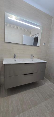 Grande chambre calme et confortable Centre Strasbourg Gare