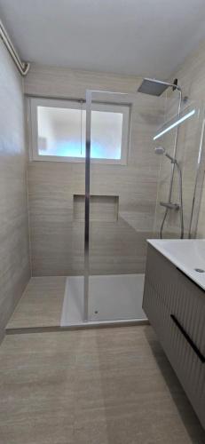 Grande chambre calme et confortable Centre Strasbourg Gare