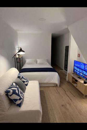 Modern Studio with Private Terrace - Near Beaches
