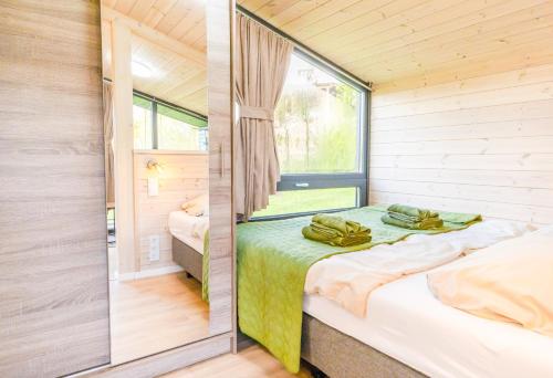 a small room with two beds and a window at Naturverliebt am Diemelsee - Tiny House Wiesenblick in Heringhausen