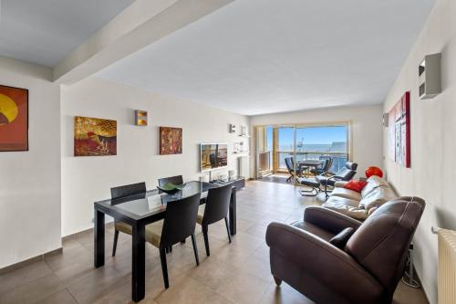 REF 2061 - Superb 3-room apartment Cannes Croisette