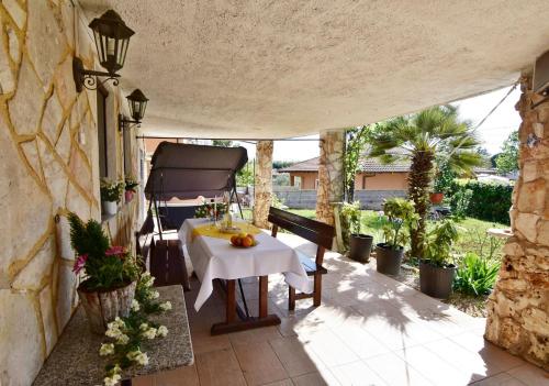 Holiday garden retreat