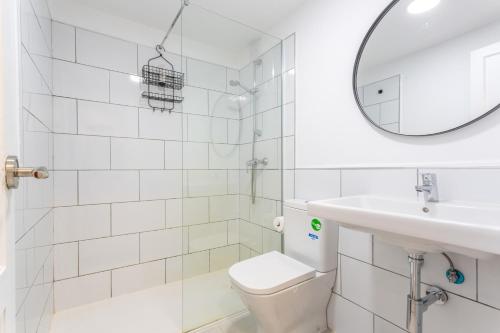 a bathroom with a toilet and a sink and a mirror at Casa Oasis in Corralejo
