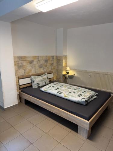 a bedroom with a bed in a room at Ferienhaus Seilerbahn 17 in Vallendar