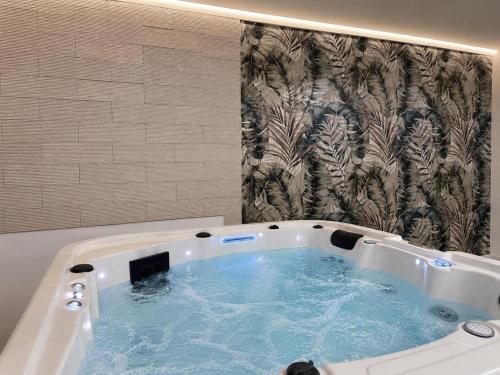 a jacuzzi tub with blue water in it at GG Landlords Room & Spa in Vasto
