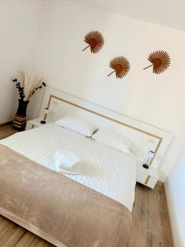 a bedroom with a bed with two mirrors on the wall at Deltaville in Mahmudia