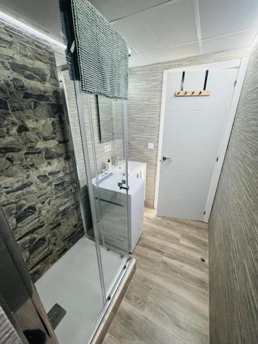 Calpe apartamento renovado a 3 min de la playa ,wifi,aire,parking,vistas comunitario